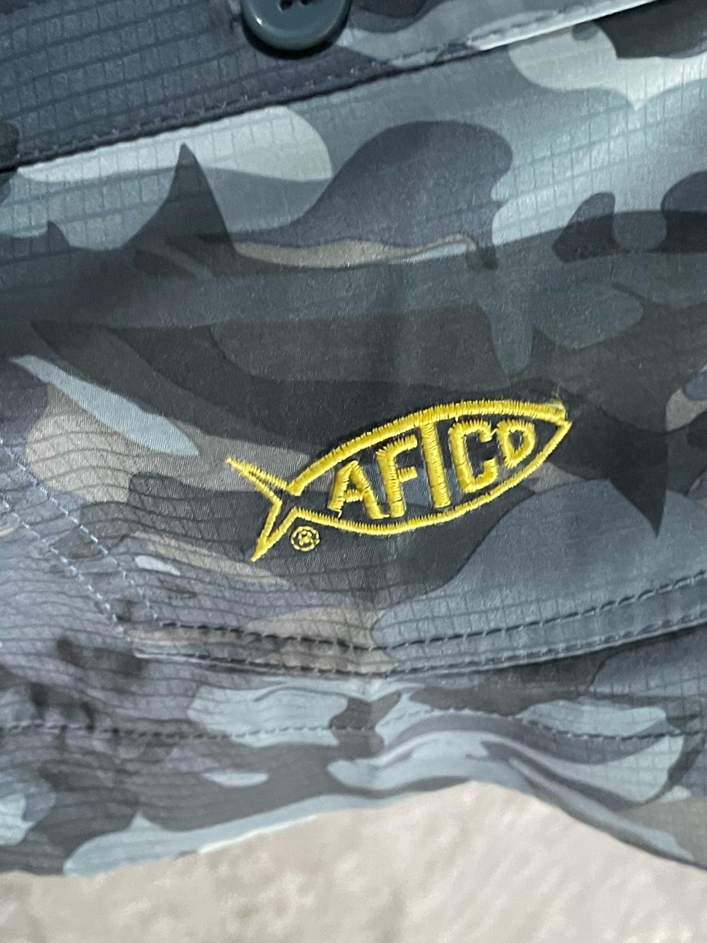 AFTCO Original Fishing Shorts blue camo print yellow logo on the cargo pocket - Picture 4 of 10